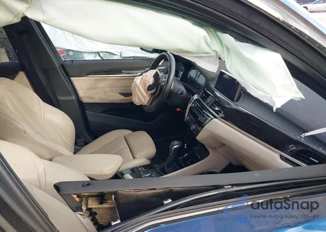 2018 BMW X1 xDrive28I z USA, uszkodzony, nr VIN WBXHT3C3XJ5L32536